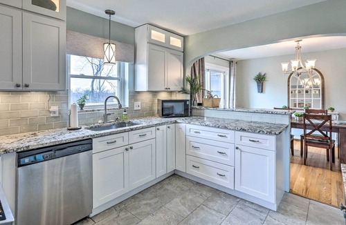 Anderson Township House | Bright & Spacious Cincinnati Retreat w/ Hot Tub!