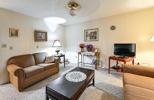 Manchester Apartment | Bring Your Pets! Walkable Retreat in Manchester