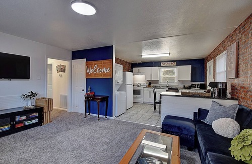 Bristol House | Bristol Music Cottage 3 Bedroom- Walk to State St