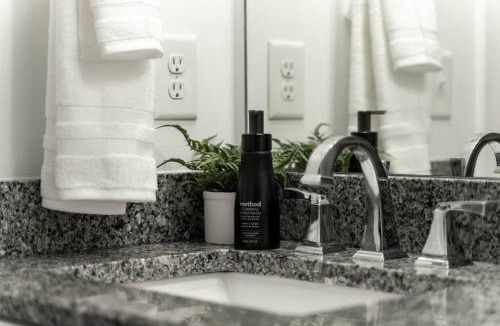 Eighth Avenue House | Broadway Bound 3BR Perfect Weekend Getaway