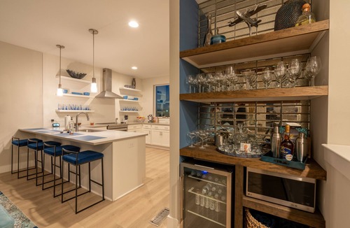 Katie Hill Neighborhood House | Broadway Frank.Luxury with Sweeping downtown views