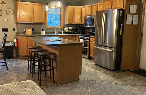 Rome House | Brown Bear Cottage 3 Bedroom Pet Friendly Home Near Sand Valley & Lake Arrowhead
