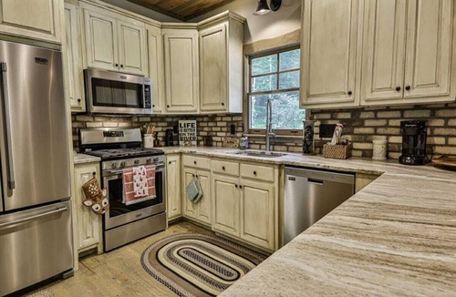 McCaysville Cabin | Brown Trout Lodge by Mountain Oasis | Fightingtown Creek Retreat