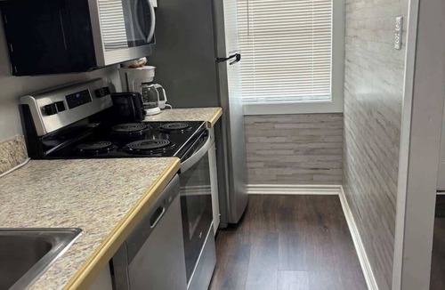 Bryant Apartment | Bryant #B - 2 Bedroom/1 Bath Apartment