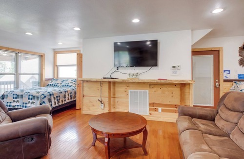 Bryant Cabin | Bryant Vacation Rental w/ Community Indoor Pool!