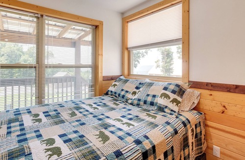 Bryant Cabin | Bryant Vacation Rental w/ Community Indoor Pool!