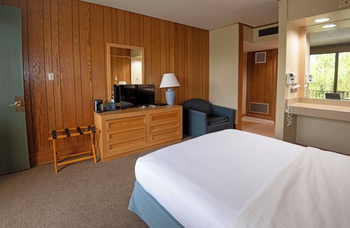 Gays Creek Hotel | Buckhorn Lake State Resort Park
