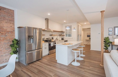 Martinsburg Apartment | Buckingham Palace- one bedroom apartment