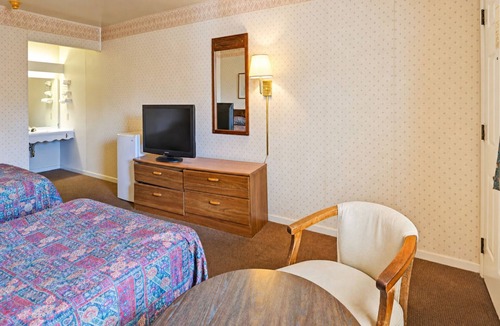 Lewisburg Hotel | Budget-Friendly Stays | Near Parks, Airport and Lewisburg Attractions | 4 Units