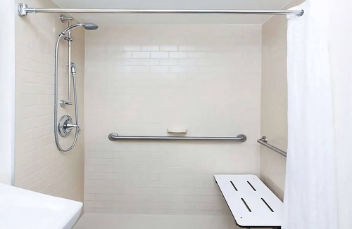 Ashley Oaks Hotel | Budget-friendly Suite with Kitchen just a short drive from McGhee Tyson Airport