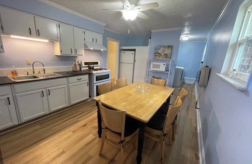 Stanton House | BUDGET HOUSE 97 Beautiful 3-bedroom house with AC in delightful Stanton