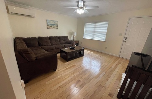 Stanton House | BUDGET HOUSE 97 Beautiful 3-bedroom house with AC in delightful Stanton