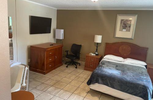 Bashford Manor Hotel | Budgetel Inn and Suites - Louisville