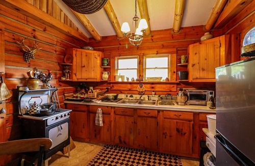 Floyd Cabin | Buffalo Hollow Preserve & Cabin in the Blue Ridge Mountains Pet Friendly
