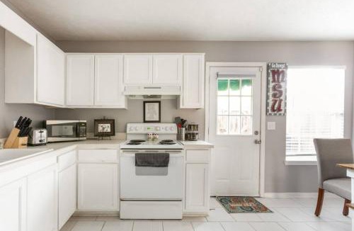 Starkville House | Bulldog Academy. Convenient to MSU.