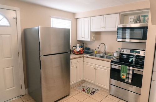 Arcadia House | Bungalow Home with EV charger - No Cleaning Fee