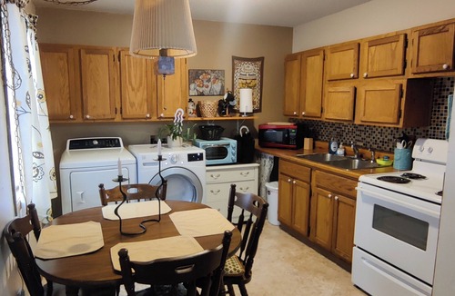 Batesville Apartment | Button's Apartment-Cozy vintage-style 2-bedroom place in historic Batesville