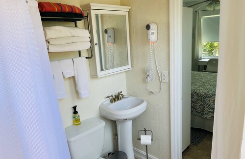 Boca Raton House | By the Beach, "The Garden Room " - Only 50 Steps to beach! Feel the breeze!