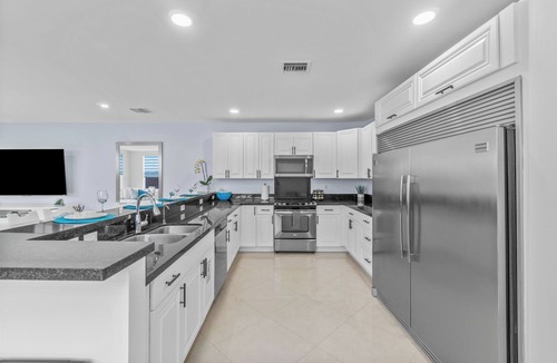 Lauderdale-by-the-Sea House | BY THE SEA VACATION VILLAS 4 BED/PRIVATE POOL/STEPS TO THE BEACH