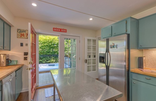 Saugatuck House | Cabernet Cottage minutes away from downtown & Oval beach! Hot Tub/Bonfire/Patio