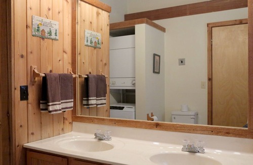 Davis Cabin | Cabin 19, 3 Hours From DC! Mid-week specials! Great hiking, skiing, MTB.