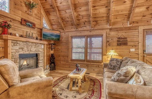 Pigeon Forge Cabin | Cabin ∙ 2 bedrooms ∙ 8 guests