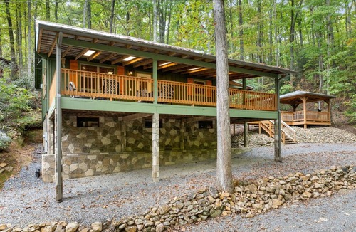 Cosby Cabin | Cabin ∙ 2 bedrooms ∙ 6 guests