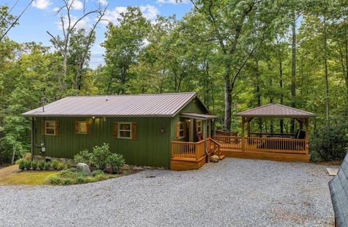 Cosby Cabin | Cabin ∙ 2 bedrooms ∙ 6 guests