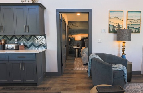 Timberline Apartment | Cabin 3 One Bed Modern Luxury w Hot Tub