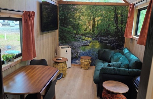 South Pittsburg Cabin | CABIN 36 AT Sasquatch Farm With HVAC and WIFI