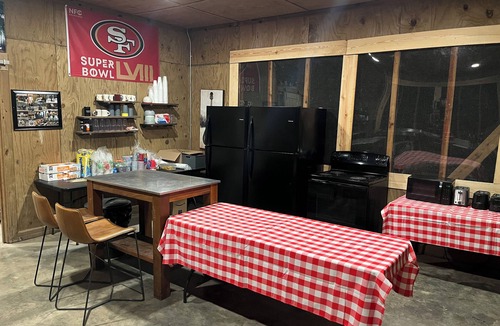 Hatfield RV Rental | Cabin 5 - Rustic Mountain Cabin - Up to 3 persons