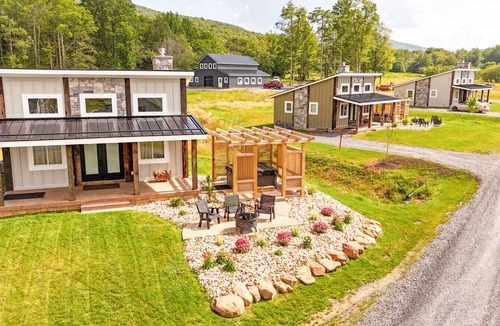 Timberline Cabin | Cabin 6 One Bed Modern Luxury w Hot Tub