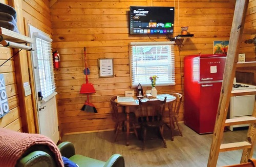 Columbia Cabin | Cabin 7 - Private Log Cabin with loft in Columbia Kentucky