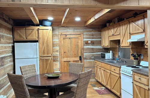Cullman Cabin | Cabin A at Smith Lake Alabama Cabin’s