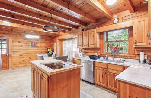 Gainesville House | Cabin Bliss - Just 1 Mile from Lake Lanier