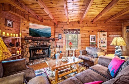 Sevierville House | CABIN in a GATED RESORT with SEASONAL RESORT POOL
