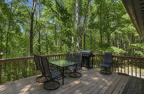 South Bloomingville Cabin | Cabin nestled in the woods, 2-person jacuzzi, fire pit, close to Ash Cave