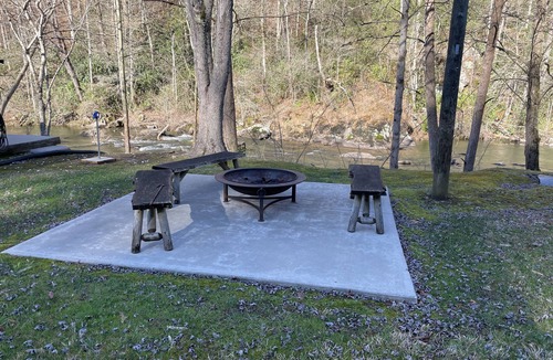 Robbinsville Cabin | Cabin on Hwy 129 overlooking Cheoah River - 8 miles to Tail of the Dragon