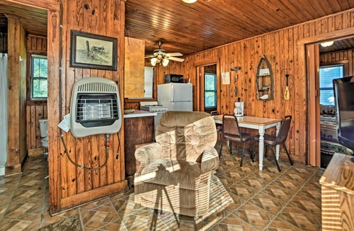 Springville Cabin | Cabin on Kentucky Lake: Nearby Marina Access!