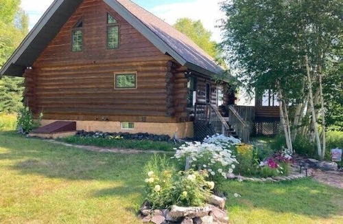 Lake Linden Cabin | Cabin on the Cove: Summer Fun Awaits: Cabin on the Cove, Right on Lake Superior!