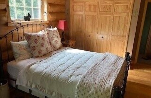 Lake Linden Cabin | Cabin on the Cove: Summer Fun Awaits: Cabin on the Cove, Right on Lake Superior!
