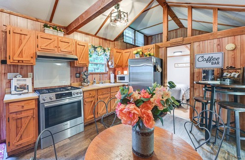 Dabolt Cottage | Cabin on Working Highland Cattle Farm in Kentucky