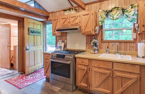 Dabolt Cottage | Cabin on Working Highland Cattle Farm in Kentucky