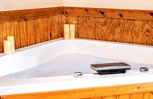 Montebello House | Cabin Retreat with a View: Your Guide to the Best on the Blue Ridge Parkway in Virginia