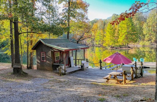 Kuttawa Cabin | Cabin Retreat with private lake and hot tub!