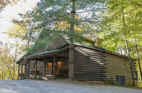 Kuttawa Cabin | Cabin Retreat with private lake and hot tub!