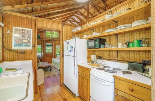 Frankfort House | Cabin-style cottage w/full kitchen, wood-burning fireplace, and full WiFi