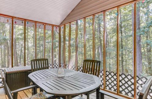 New Market House | Cabin w/Deck & Screened-In Porch in New Market!