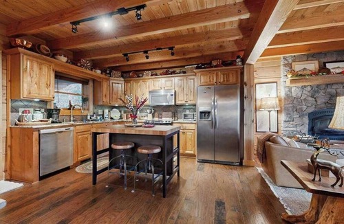 Sylva House | Cabin with stunning mountain views, porch, fire pit & dog-friendly!