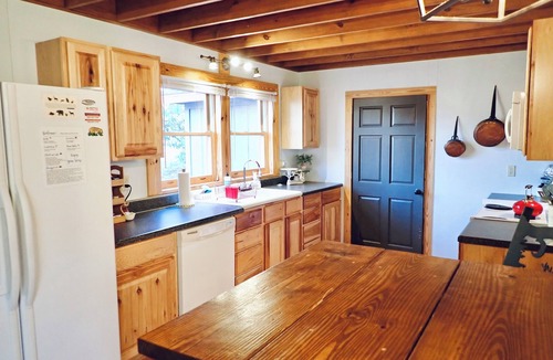 Todd Cabin | Cabin with yard, fireplace, pet friendly, near Boone, New River